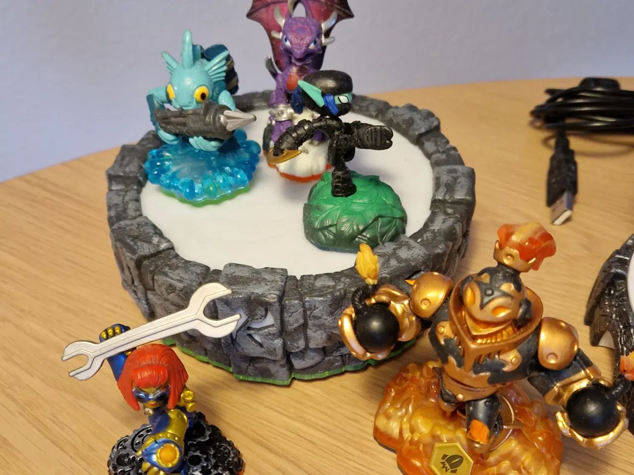 Billede 3 - 🎮 Skylanders pakke – 2 portaler + 8 figurer