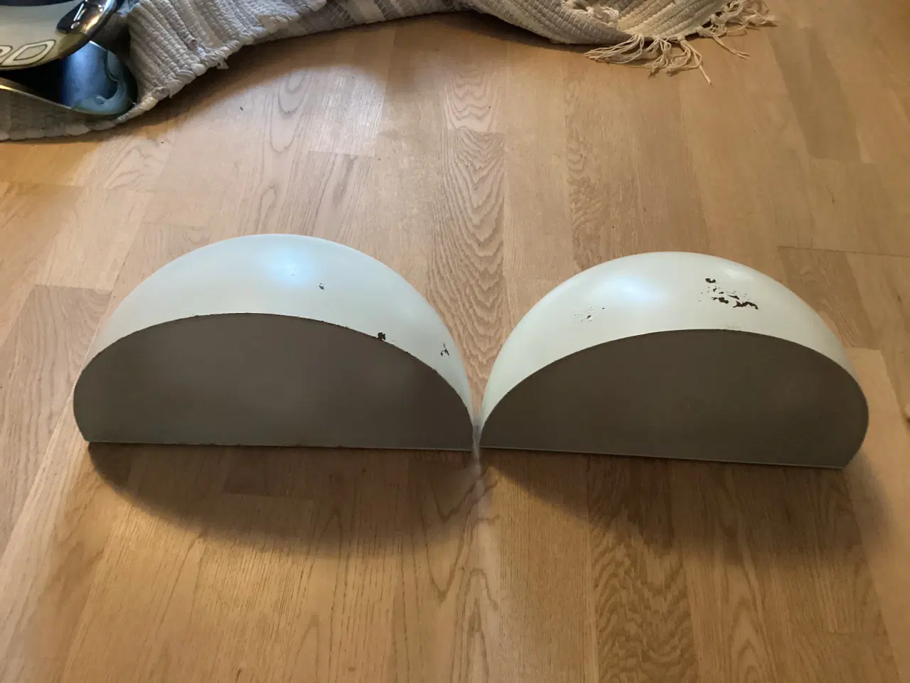 Billede 1 - 2 Originale hvide Quarto væglamper fra Focus Light