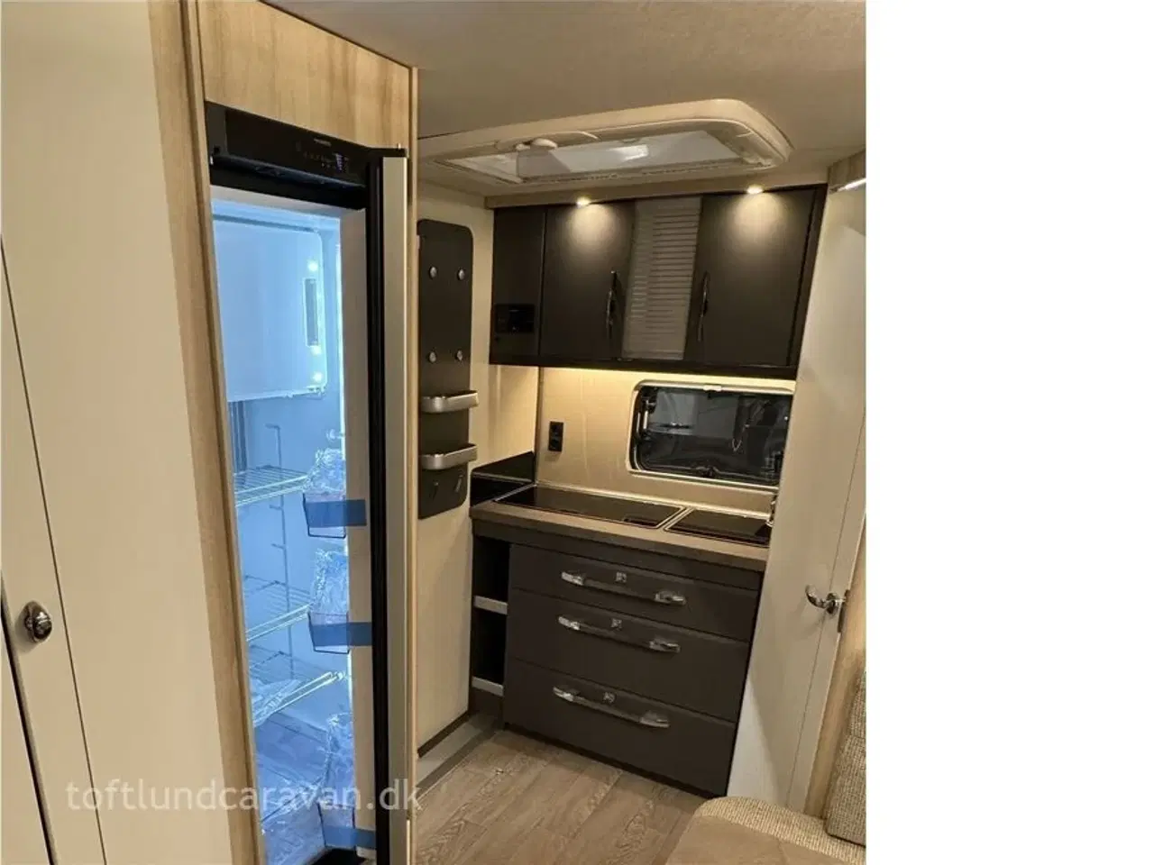 Billede 23 - 2024 - Hobby De Luxe 460 SFf   Sønderjyllands aut. HOBBY forhandler. Midter-placeret dobbeltseng! NU PÅ LAGER TIL OMGÅENDE LEVERING !