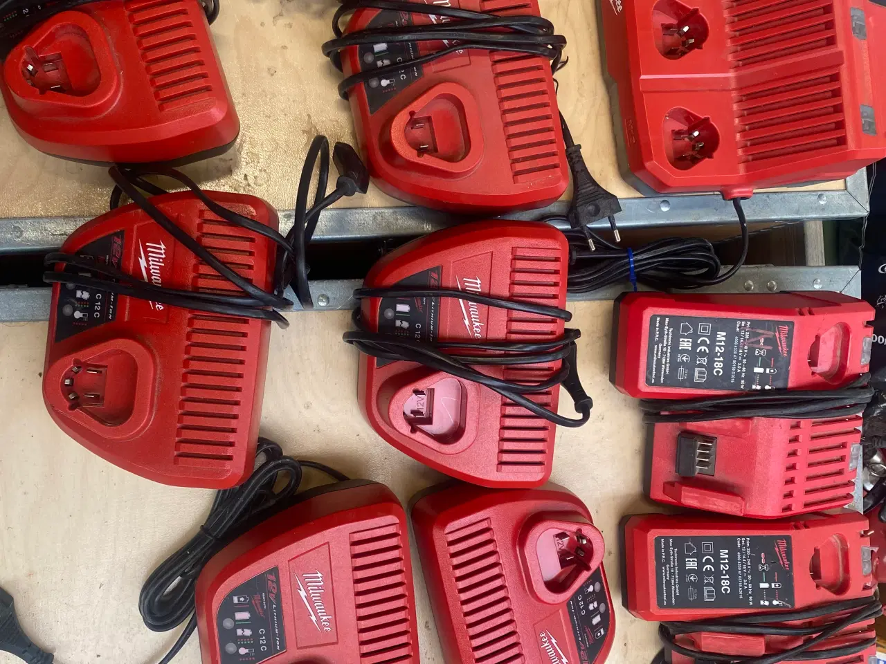 Billede 1 - milwaukee batteriladere 10 stk.