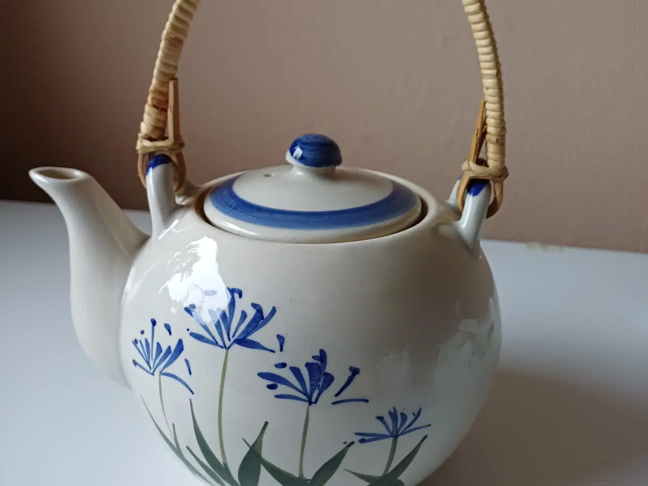 Billede 1 - Tekande porcelæn med blomstermotiv og flet-hank