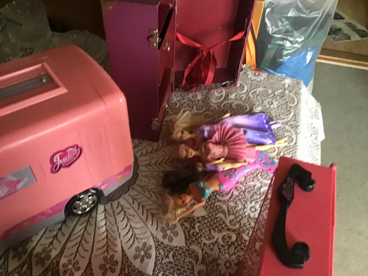 Billede 4 - Dukke autocamper, skabe samt dukker