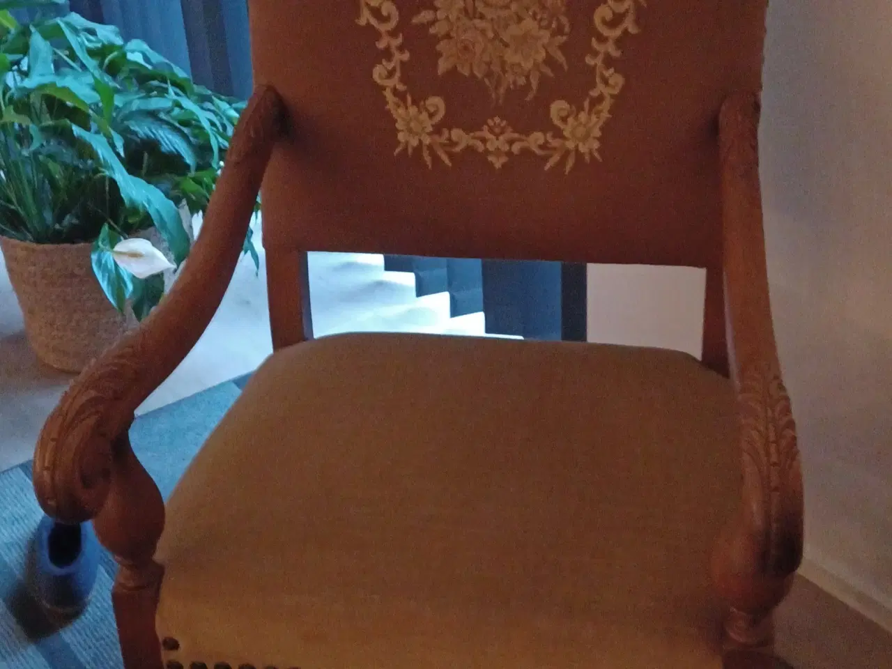Billede 1 - antik stol