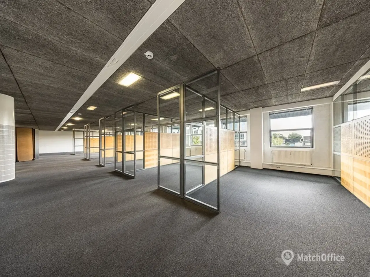 Billede 11 - Kontor med lys fra alle sider på 1. sal