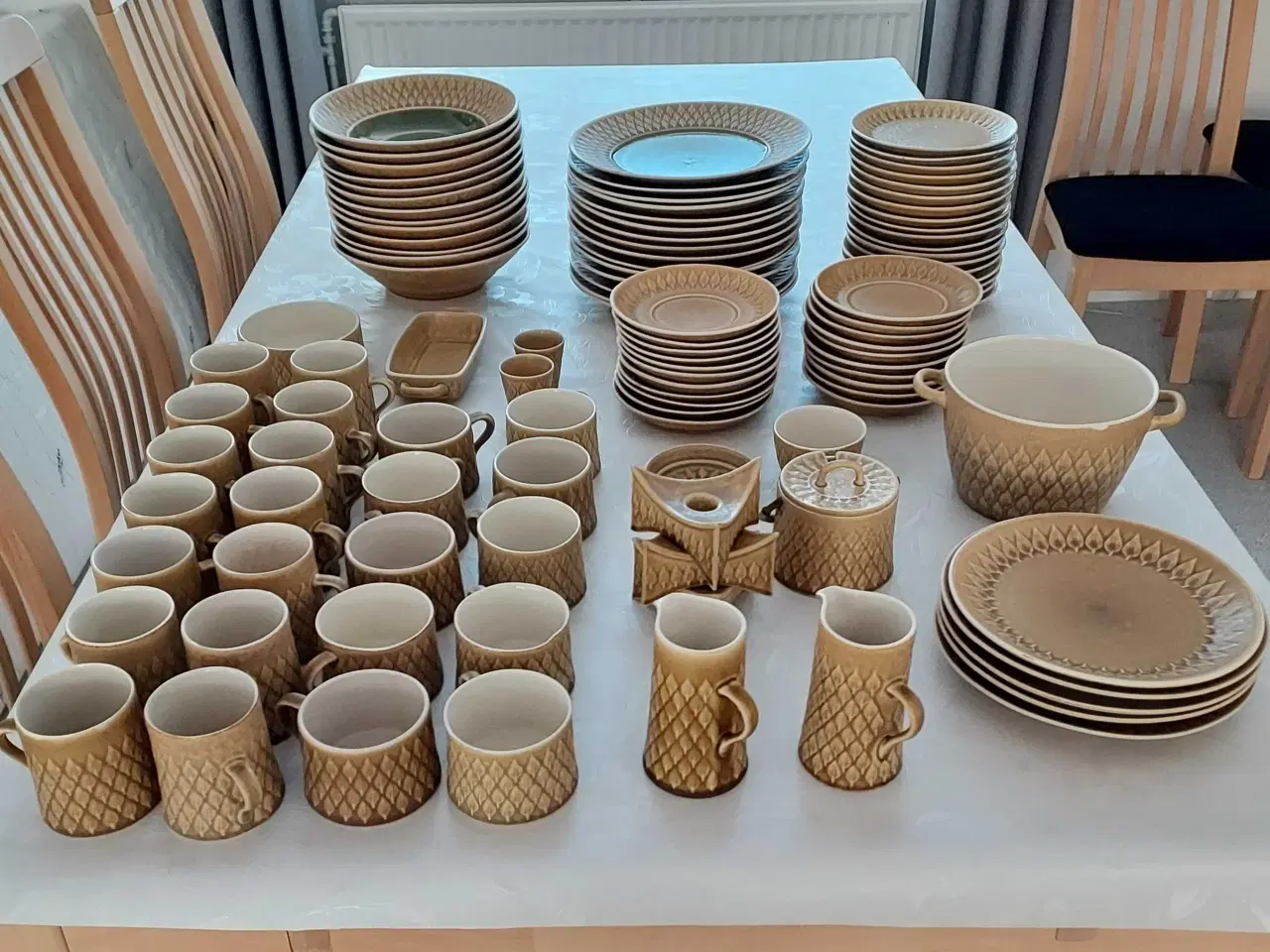 Billede 7 - Bing & Grøndahl, Kronjyden, Relief stel