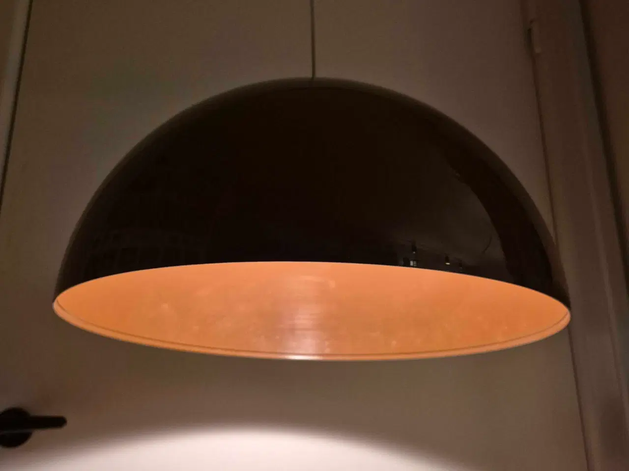 Billede 6 - Lækker chokoladebrun retrolampe i plast