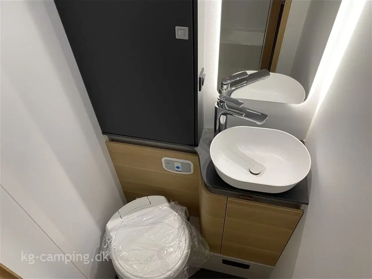 Billede 9 - 2023 - Adria Coral AXESS 650 DL   NY Adria Coral Axess 650 – 2023 | Moderne, Rummelig og Køreklar!