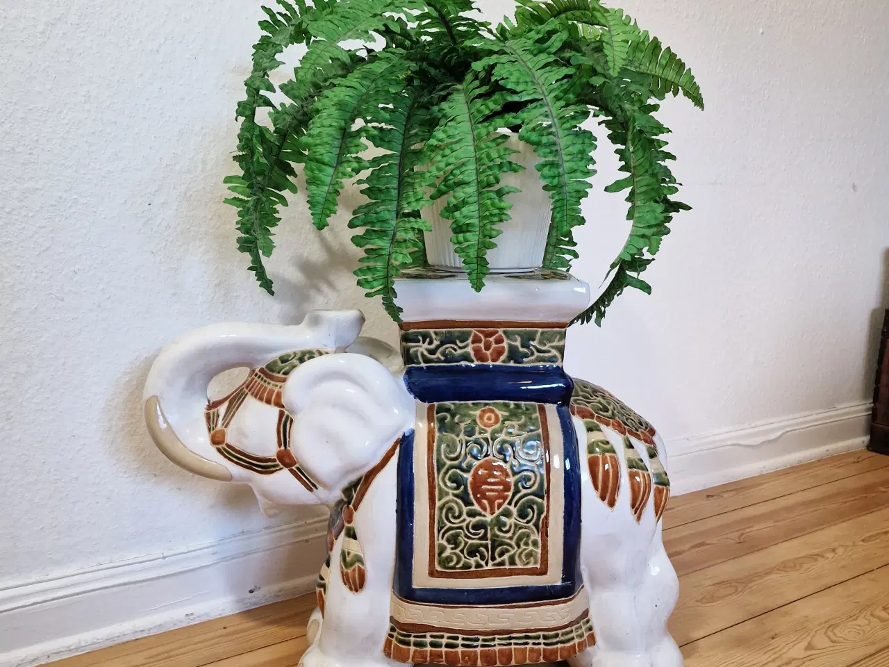 Billede 7 - Stor porcelæns elefant med østasiatisk mønster.