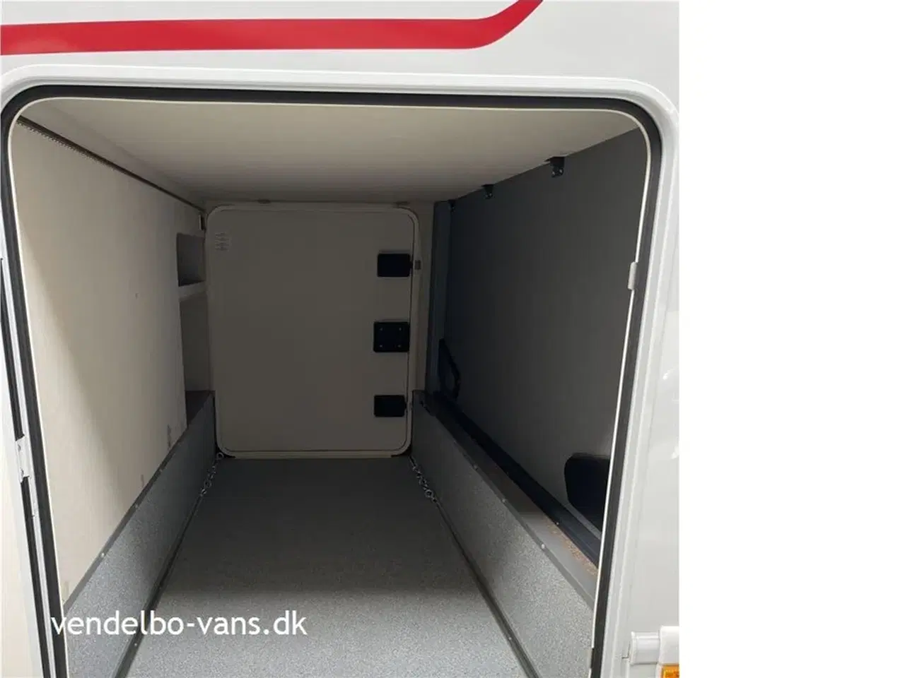 Billede 5 - 2026 - Dethleffs Pulse Classic T 7051 EB   Luksuriøs camper med enkeltsenge og stor garage