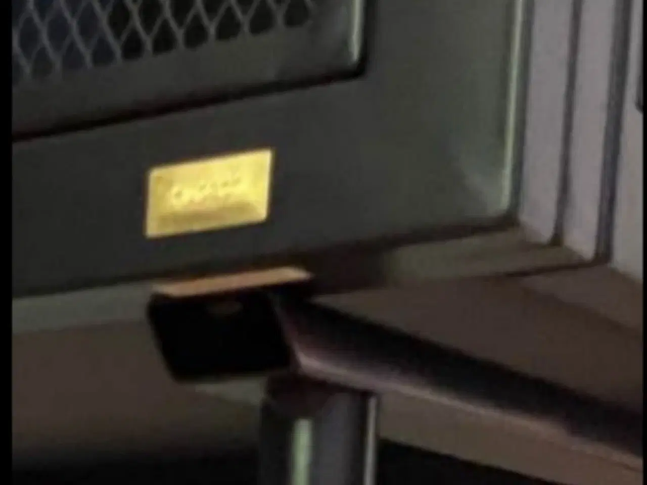 Billede 3 - Hübsch Edge Double tidsløst vitrineskab i metal