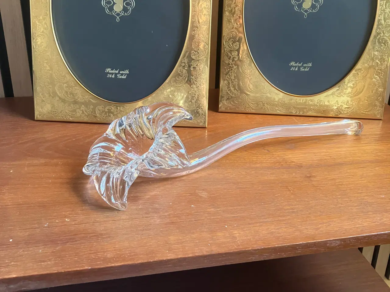 Billede 1 - Gammel liggende liljevase i klart glas