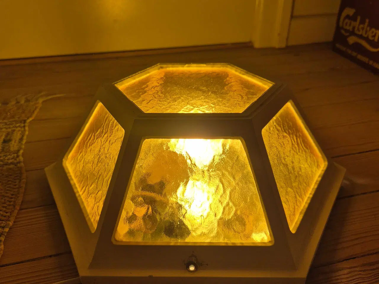 Billede 7 - Sekskantet plafond med gule glas 