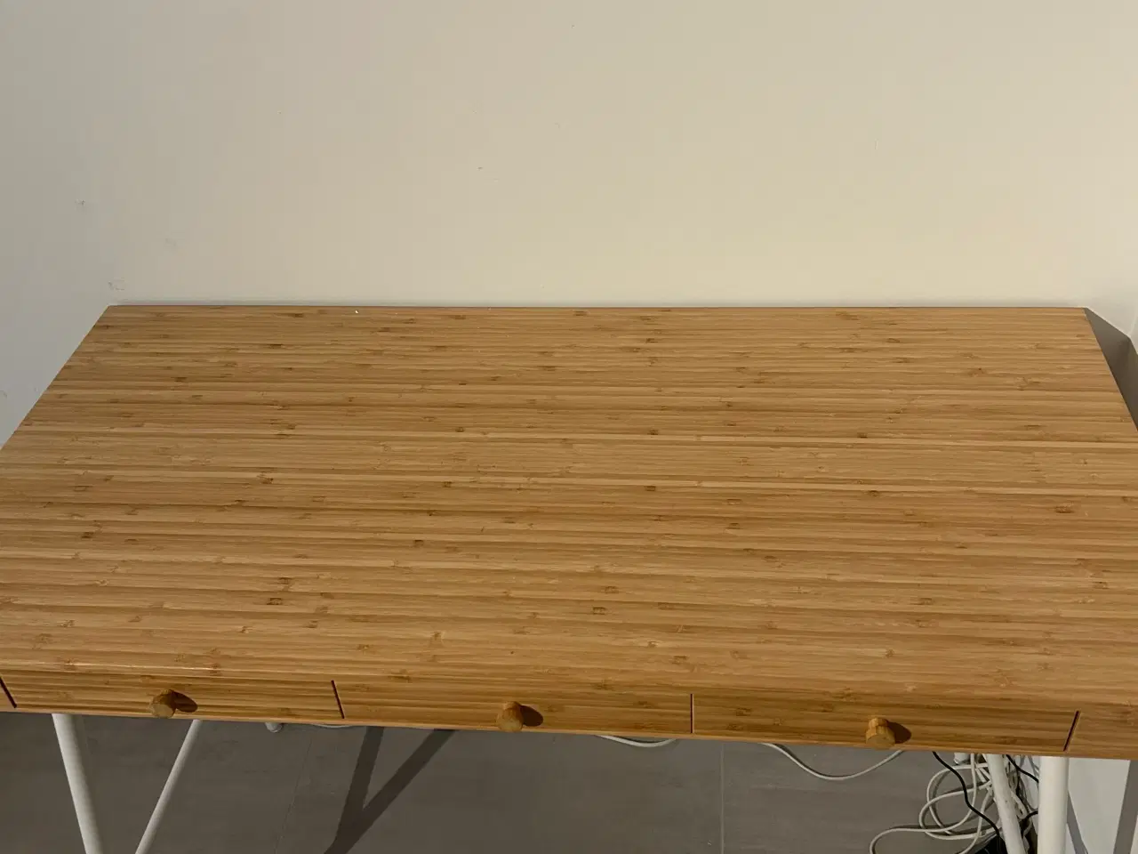 Billede 1 - Ikea skrivebord.
