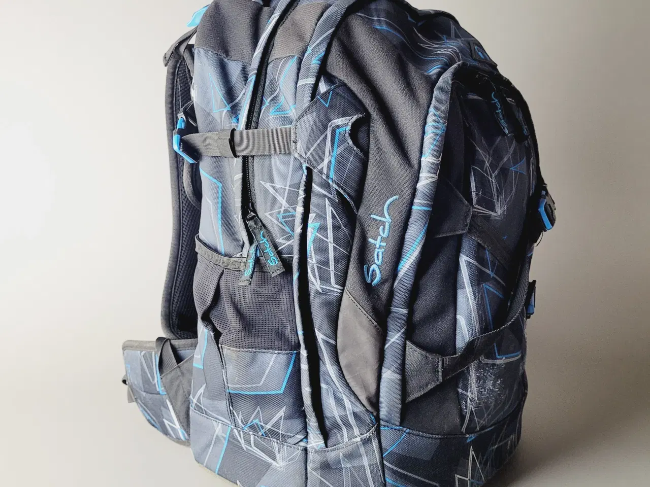 Billede 5 - ⭐️· Satch Skoletaske/Rygsæk i Blå med Trekantmønst