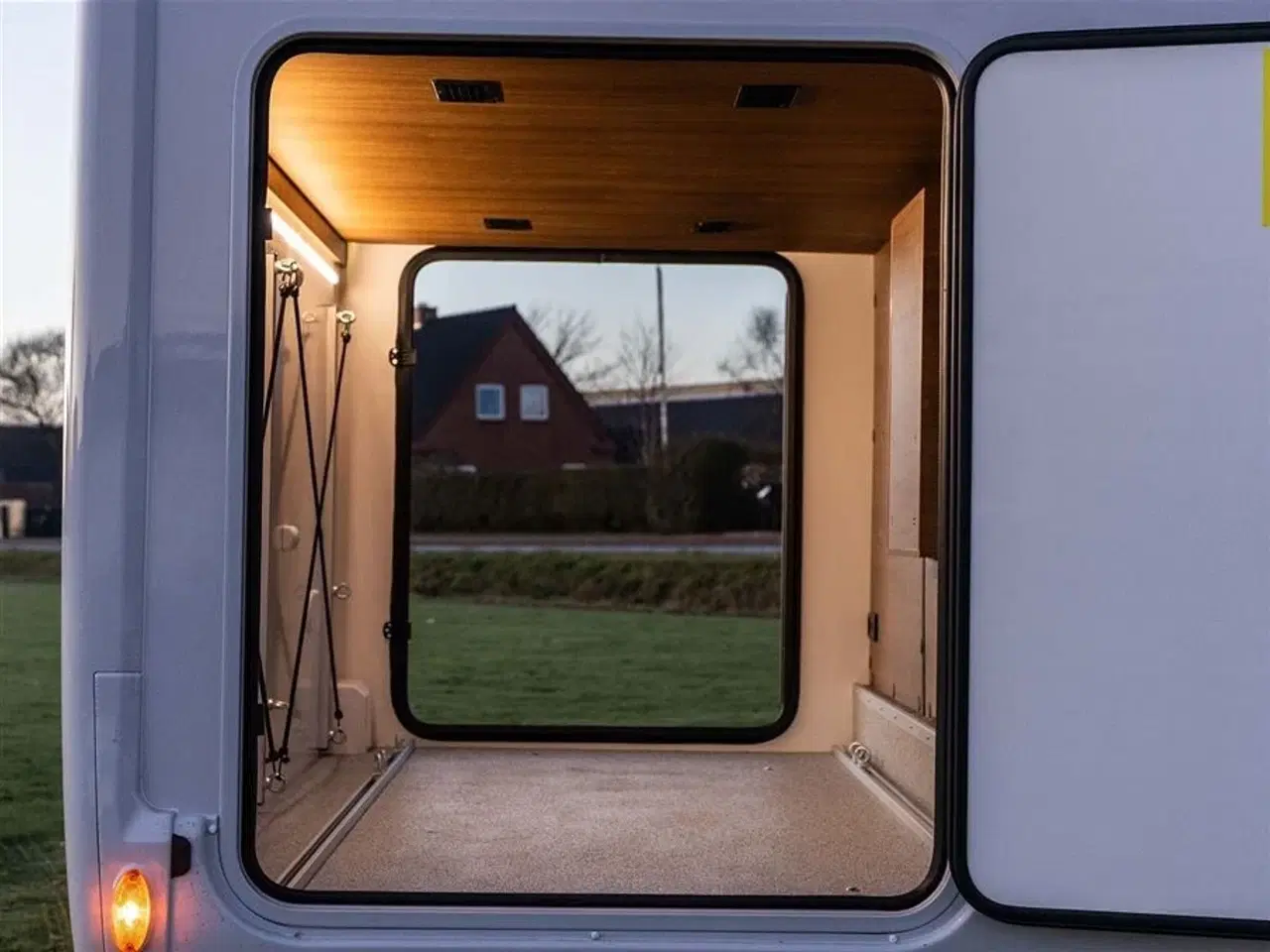 Billede 39 - 2026 - Benimar Mileo 263   Skandinavisk design og komfort året rundt