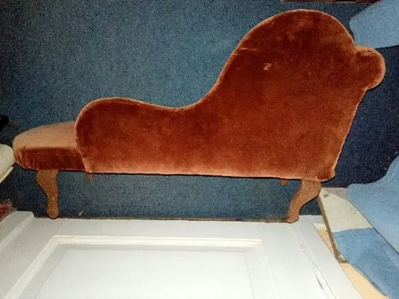 Billede 2 - Chaiselong sofa antik fra dukkemuseum. 
