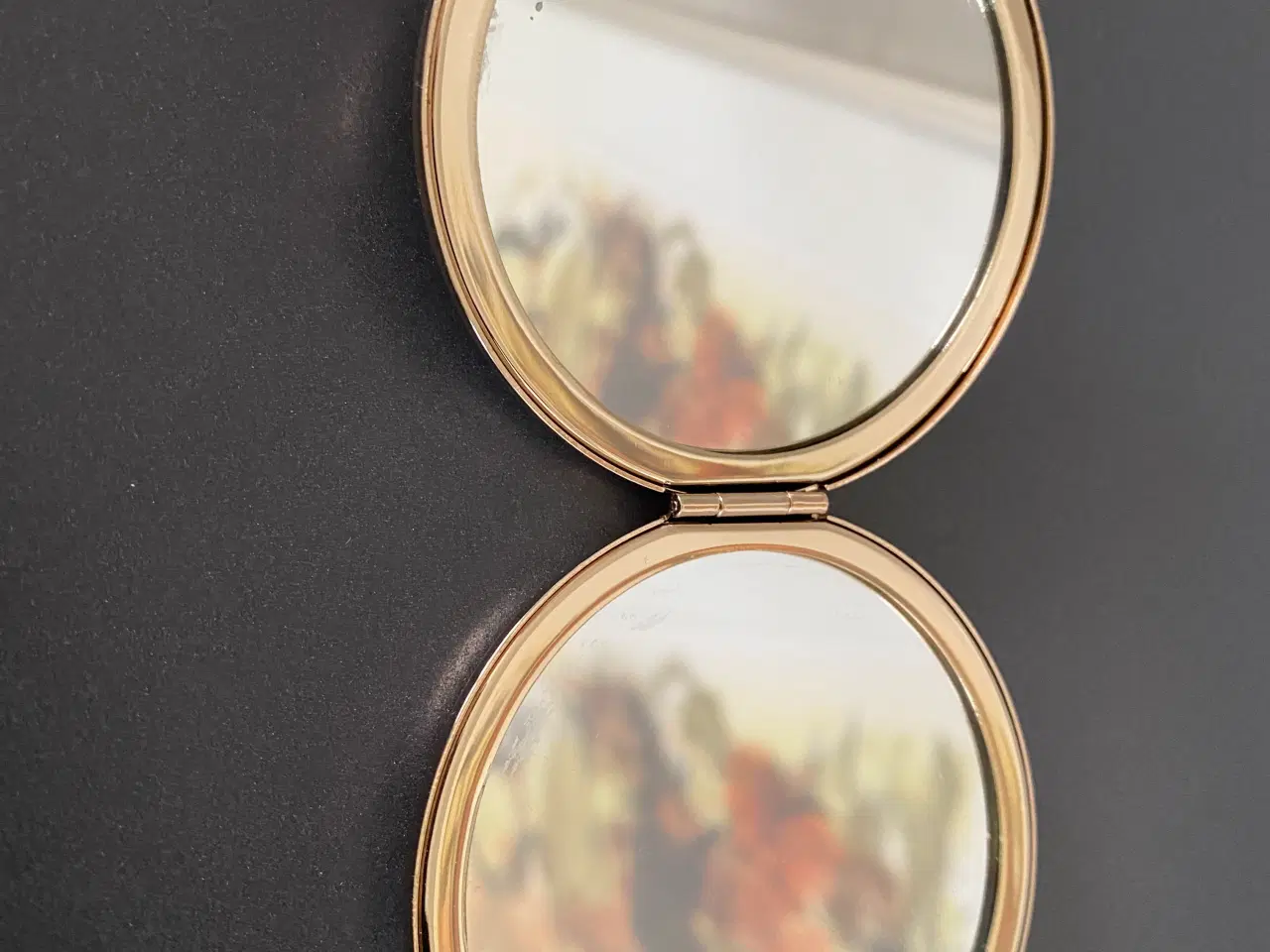 Billede 2 - Dolce Gabbana, lille forgyldt og kompakt spejl 