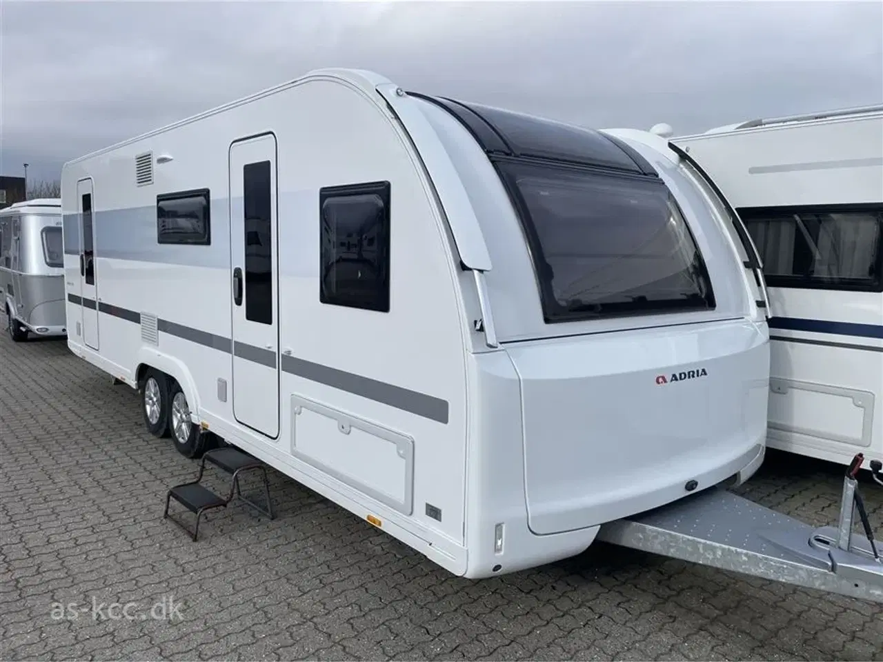 Billede 1 - 2021 - Adria Adora 673 PK Twin   Adria Adora 673 PK TWin aksel årg. 2021.  7 sovepladser, 10 siddepladser,