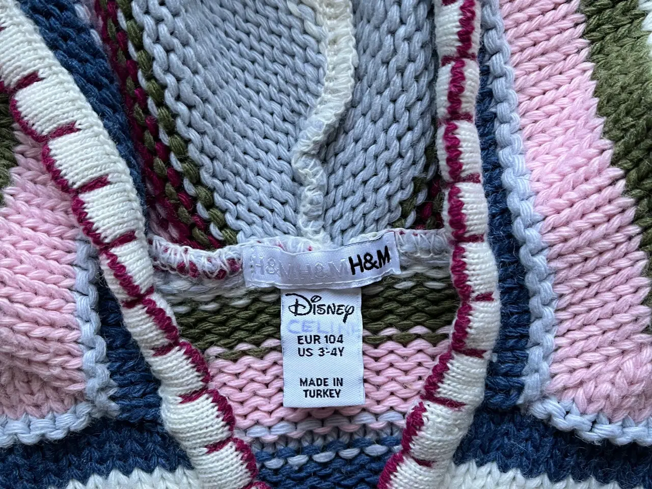 Billede 2 - H&M Disney stribet strik med Minnie i str. 104