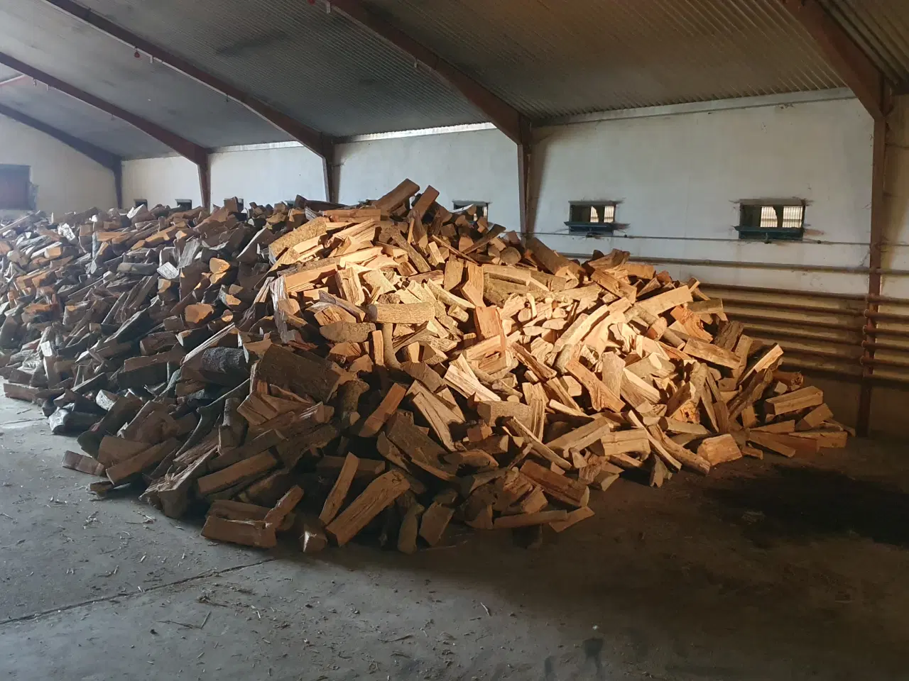 Billede 1 - Kløvet og tørt brænde