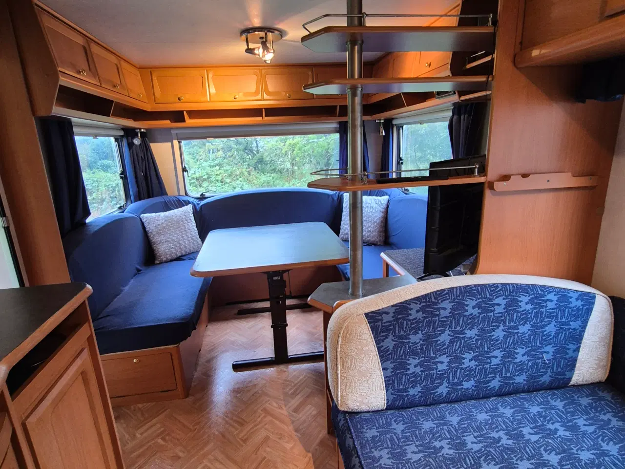 Billede 2 - Stor campingvogn, standby telt og vinter fortelt