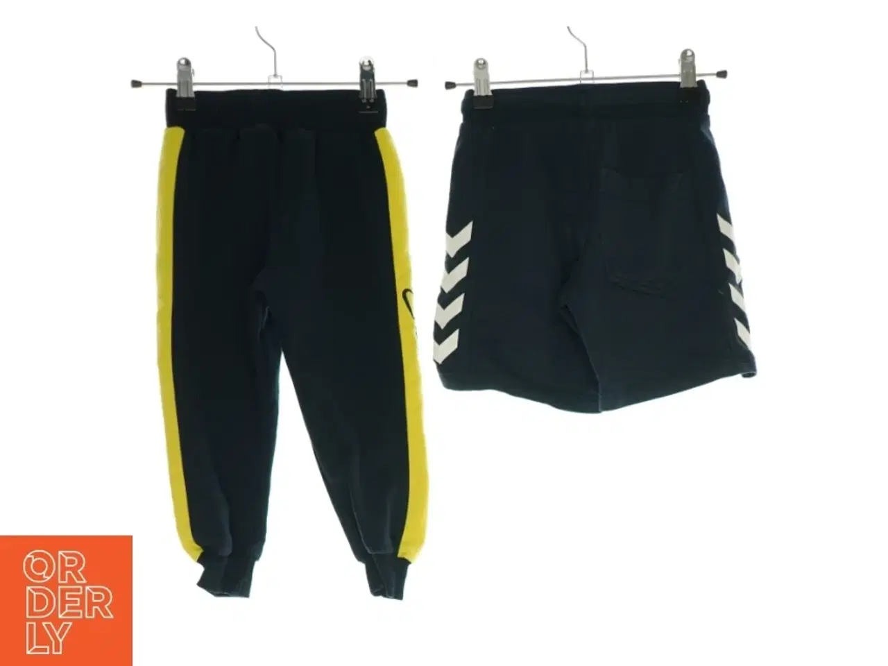 Billede 2 - Joggingbukser og shorts fra Nike og Hummel (Str. 104)