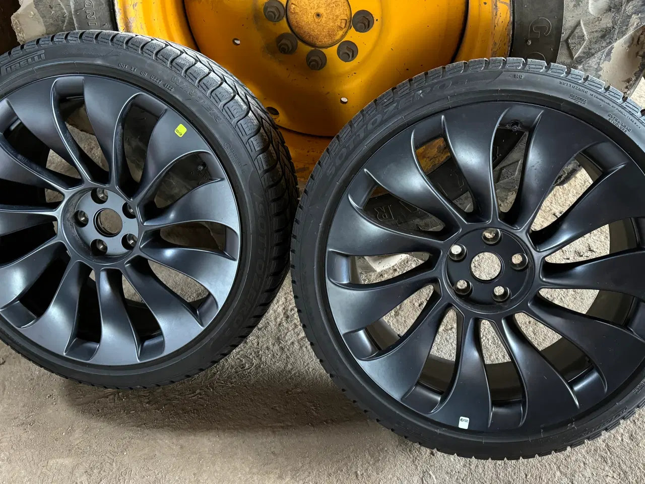 Billede 1 - Pirelli vinterdækpakke med 21" Überturbine-fælge