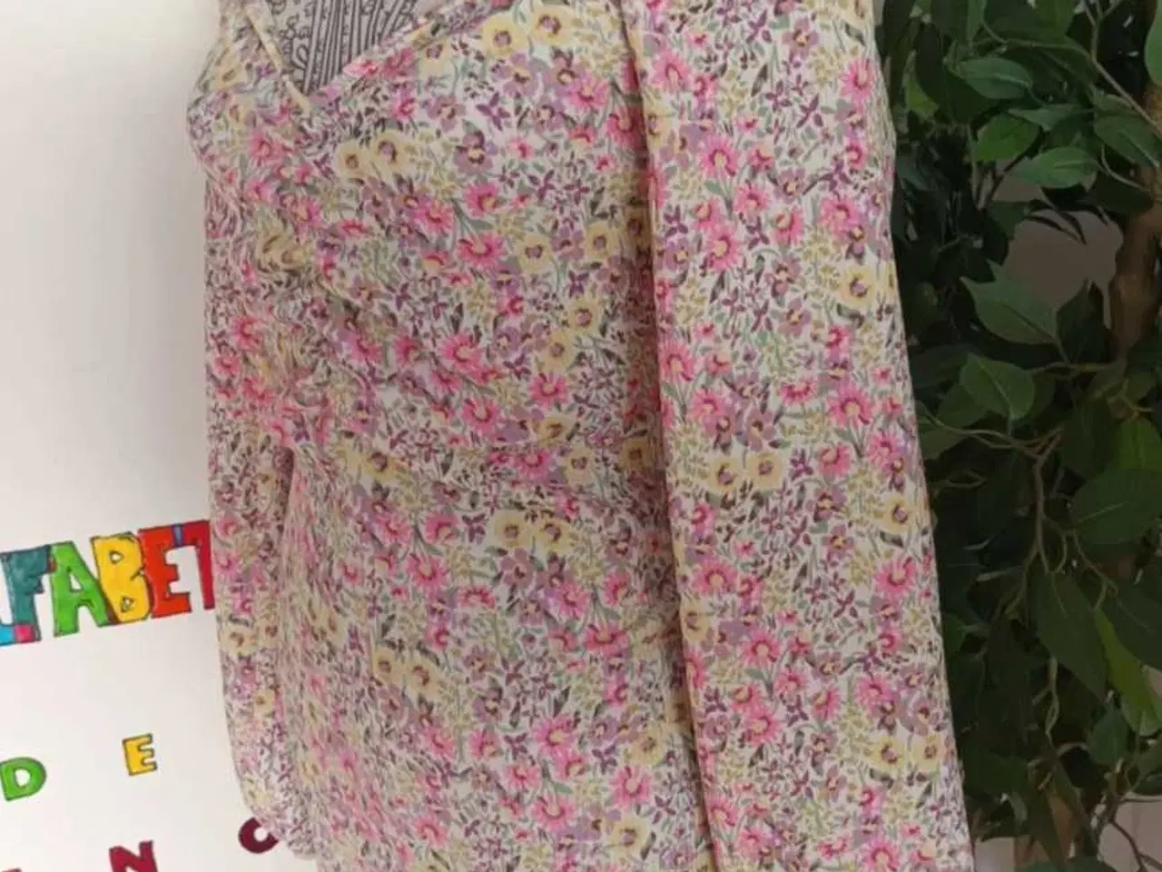 Billede 5 - Kjole. Gina Tricot. Medium/38