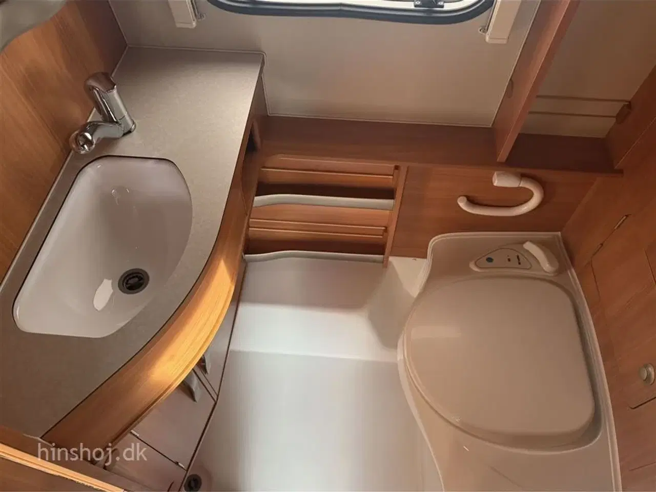 Billede 4 - 2022 - Eriba Touring Familia 320 Rigtig fin og let Rejsevogn som kan trækkes af de fleste biler fra Hinshøj Caravan A/S