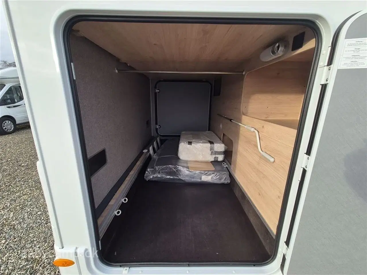 Billede 22 - 2023 - Dethleffs Just GO T7055 EB AUT. Automatgear. Solceller. Batteri. Markise. Elektrisk indgangstrin. Kun 29,000 Km !!!