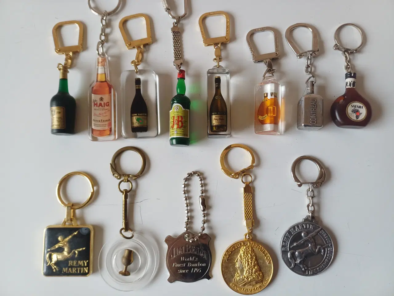 Billede 1 - Nøgleringe med flaskemotiver og metalvedhæng