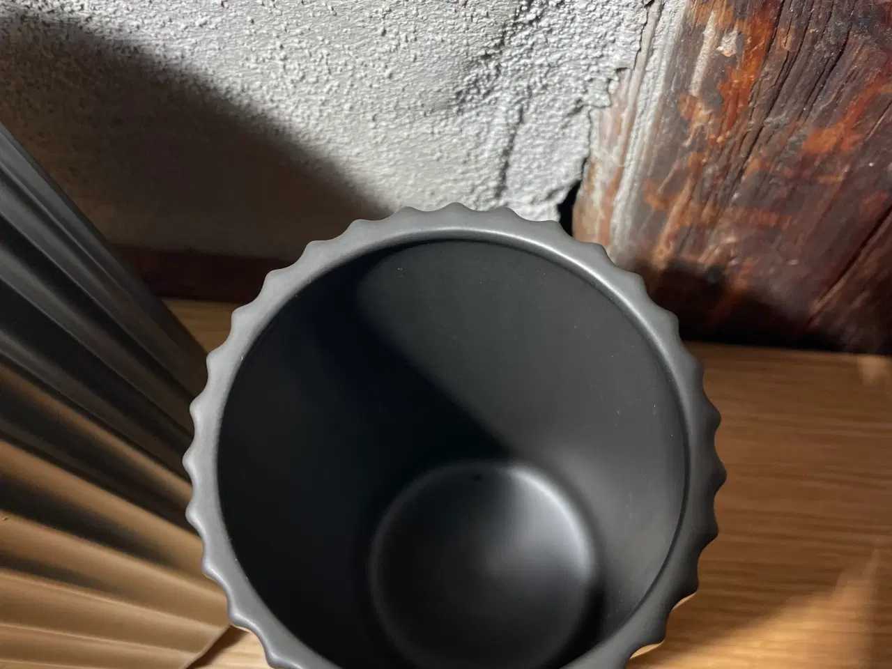 Billede 4 - Lyngby vaser sort 2stk.