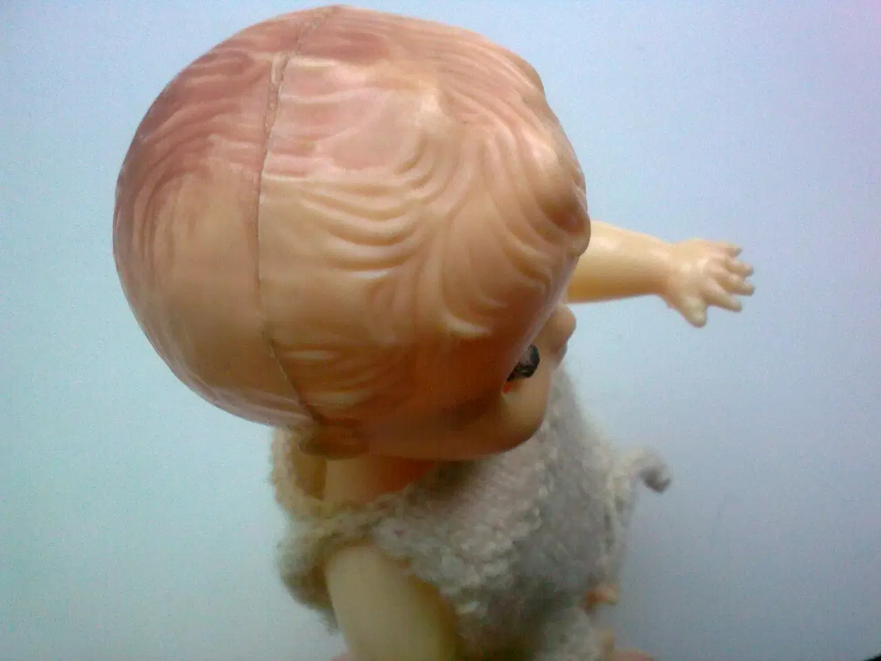 Billede 4 - Baby kigger i bund af gryde... X = Lys forude