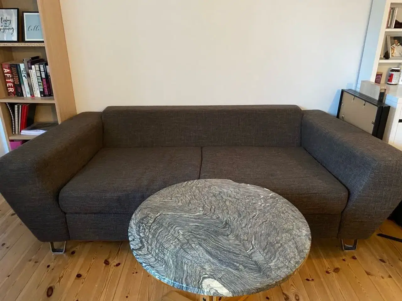 Billede 2 - Sofa og sofabord til salg