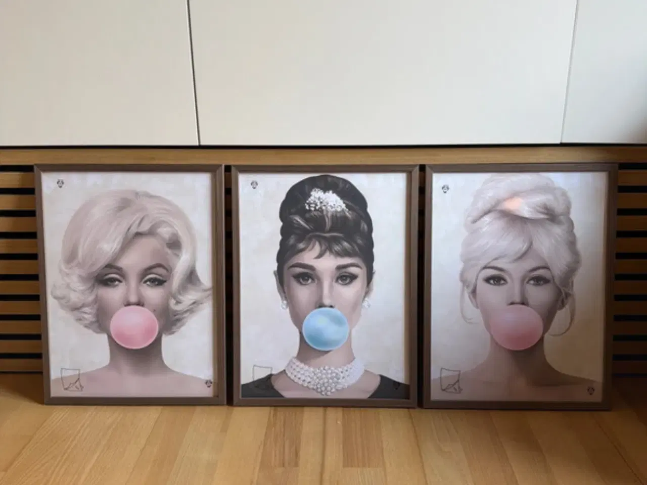 Billede 1 - 3 plakater i rammer