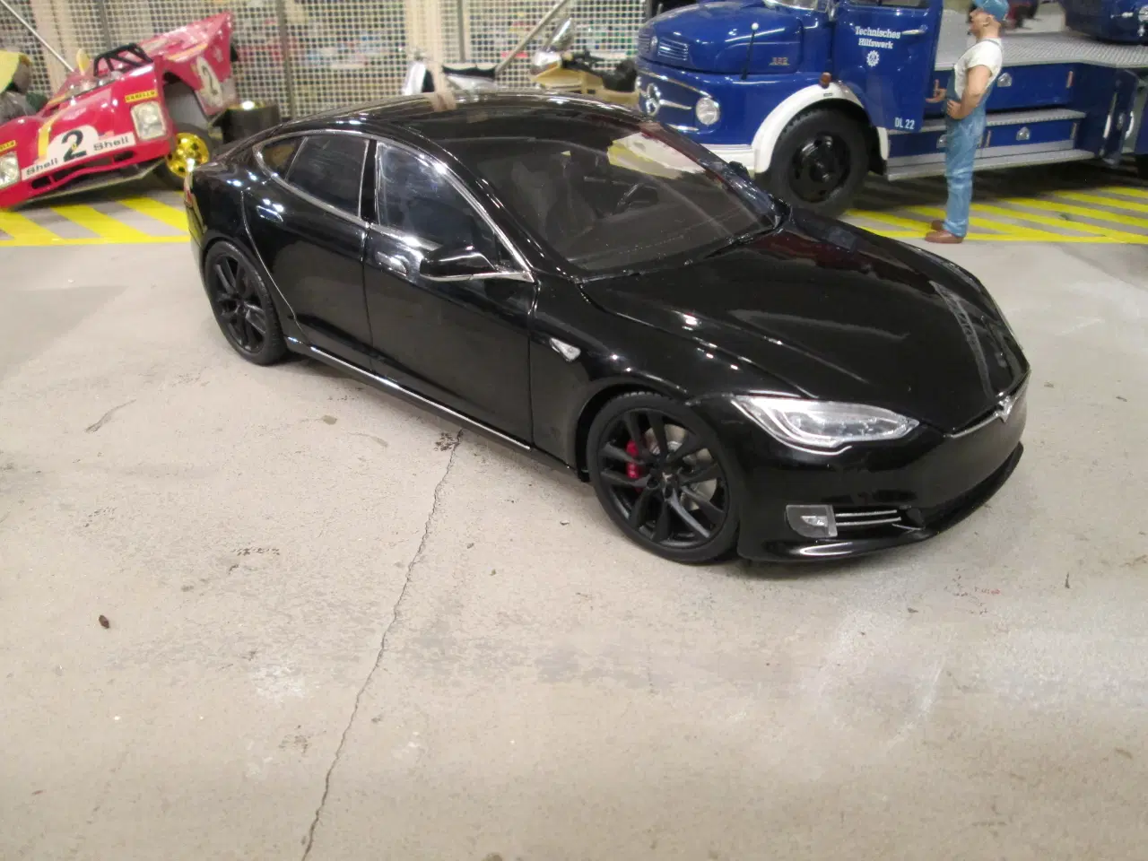 Billede 5 - Modelbil,,, Tesla model S    1:18