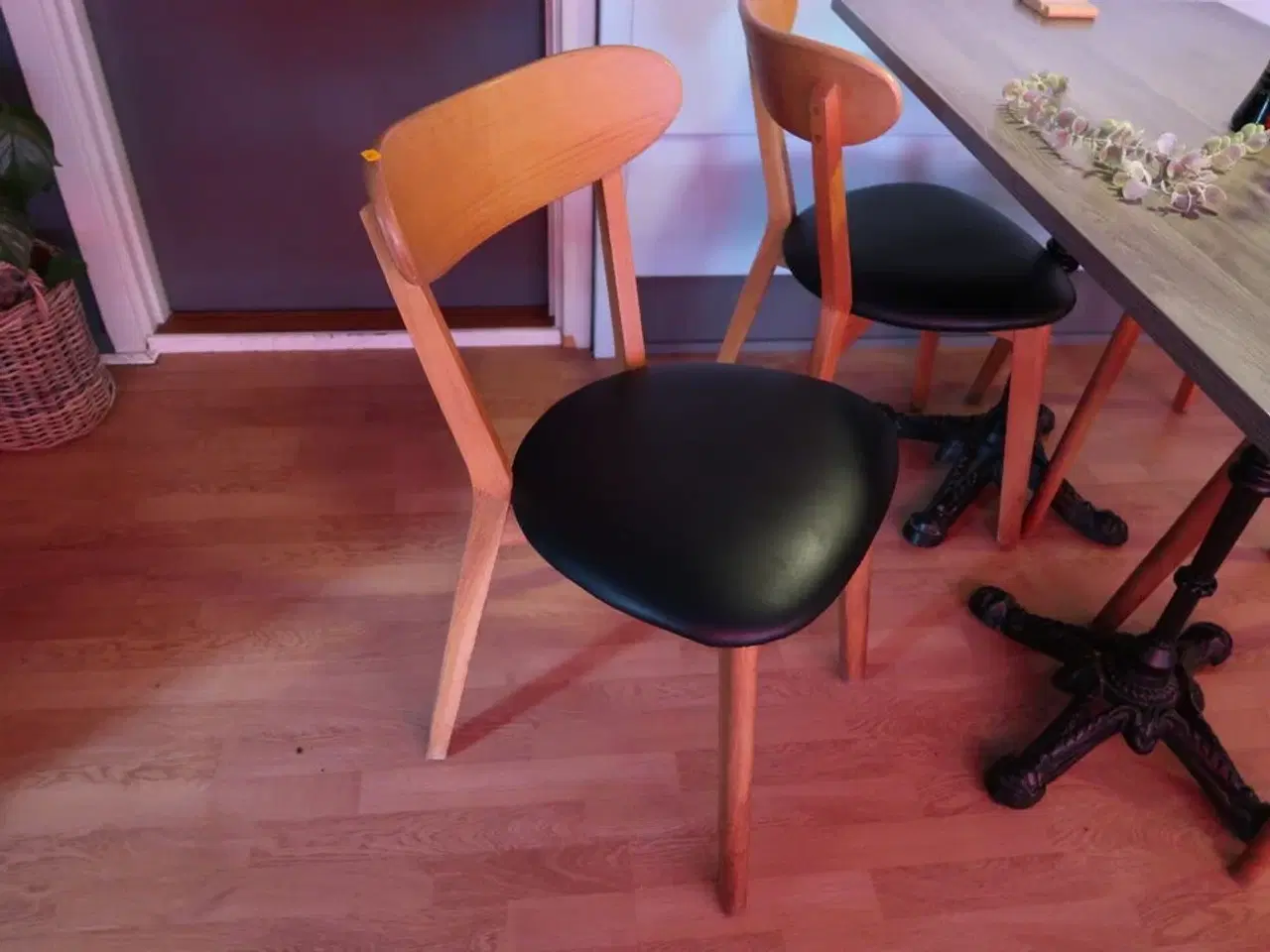 Billede 3 - Bord med 4 stk. stole