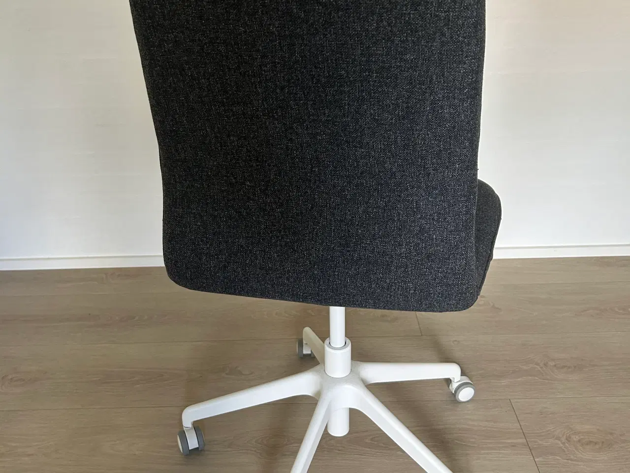 Billede 2 - Kontorstol med hvid stel