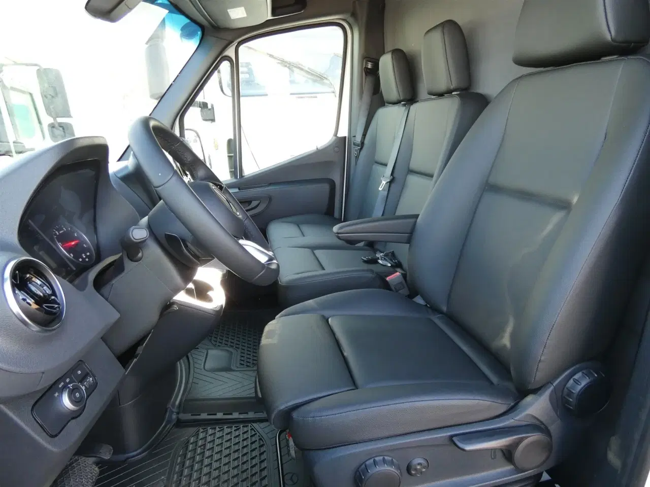 Billede 11 - Mercedes-Benz Sprinter 317 2,0 CDI A2 H2 RWD 9G-Tronic 170HK Van Aut.