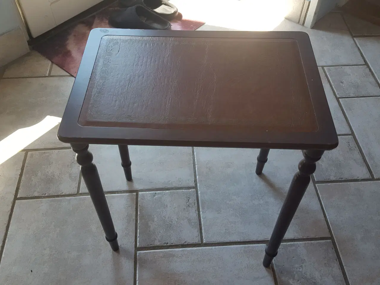 Billede 2 - Lille bord med brunt skind
