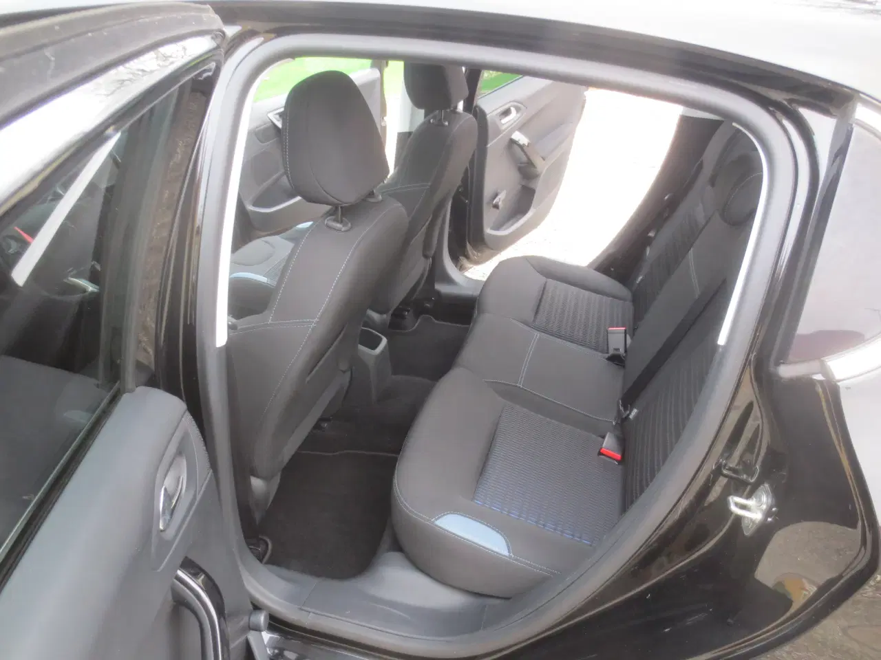 Billede 15 - Meget fin Peugeot 208 1.2 i År 2015.