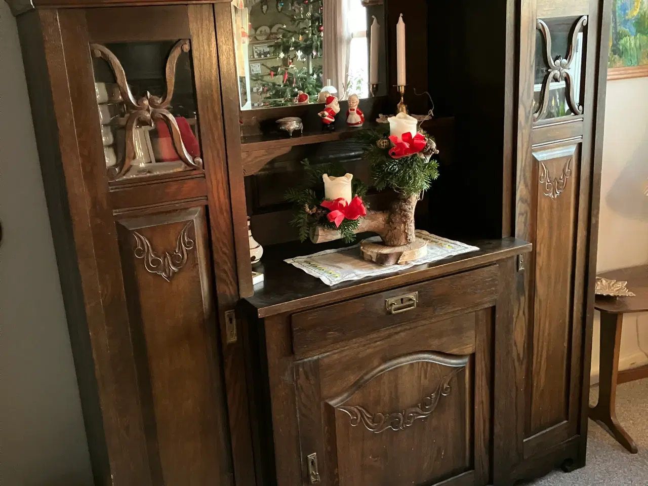 Billede 3 - Antikt buffet skab i mørk eg med facet slebet speg