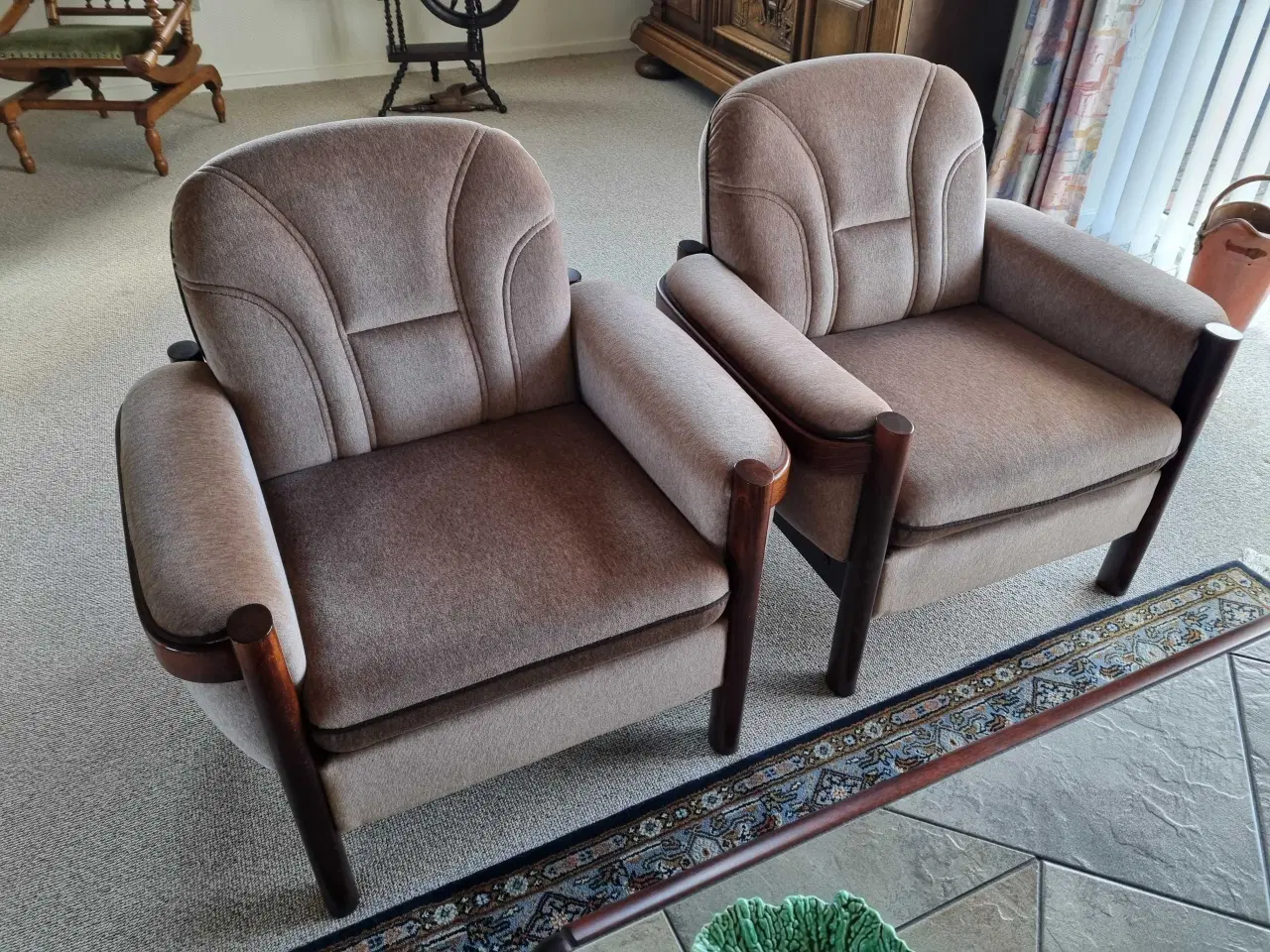 Billede 3 - Sofa og to stole + Bord