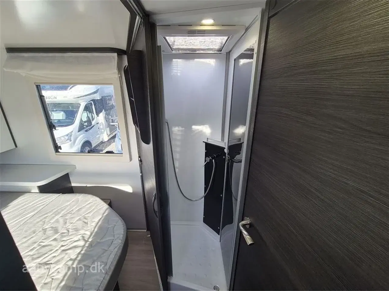 Billede 19 - 2024 - Benimar Mileo 297   Nk pakke. Automatgear. solceller. Lithium batteri. Markise. cykelstativ. Queensbed.