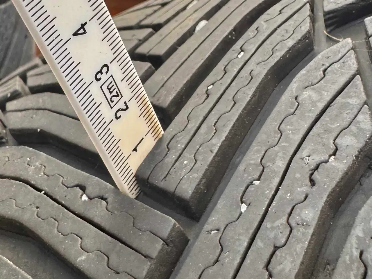 Billede 2 - Vinterdæk 215/60/R 16 Michelin