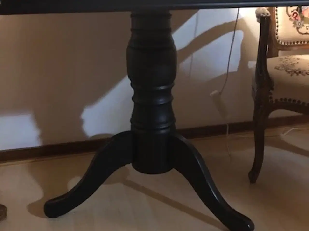 Billede 1 - Sort bord i træ