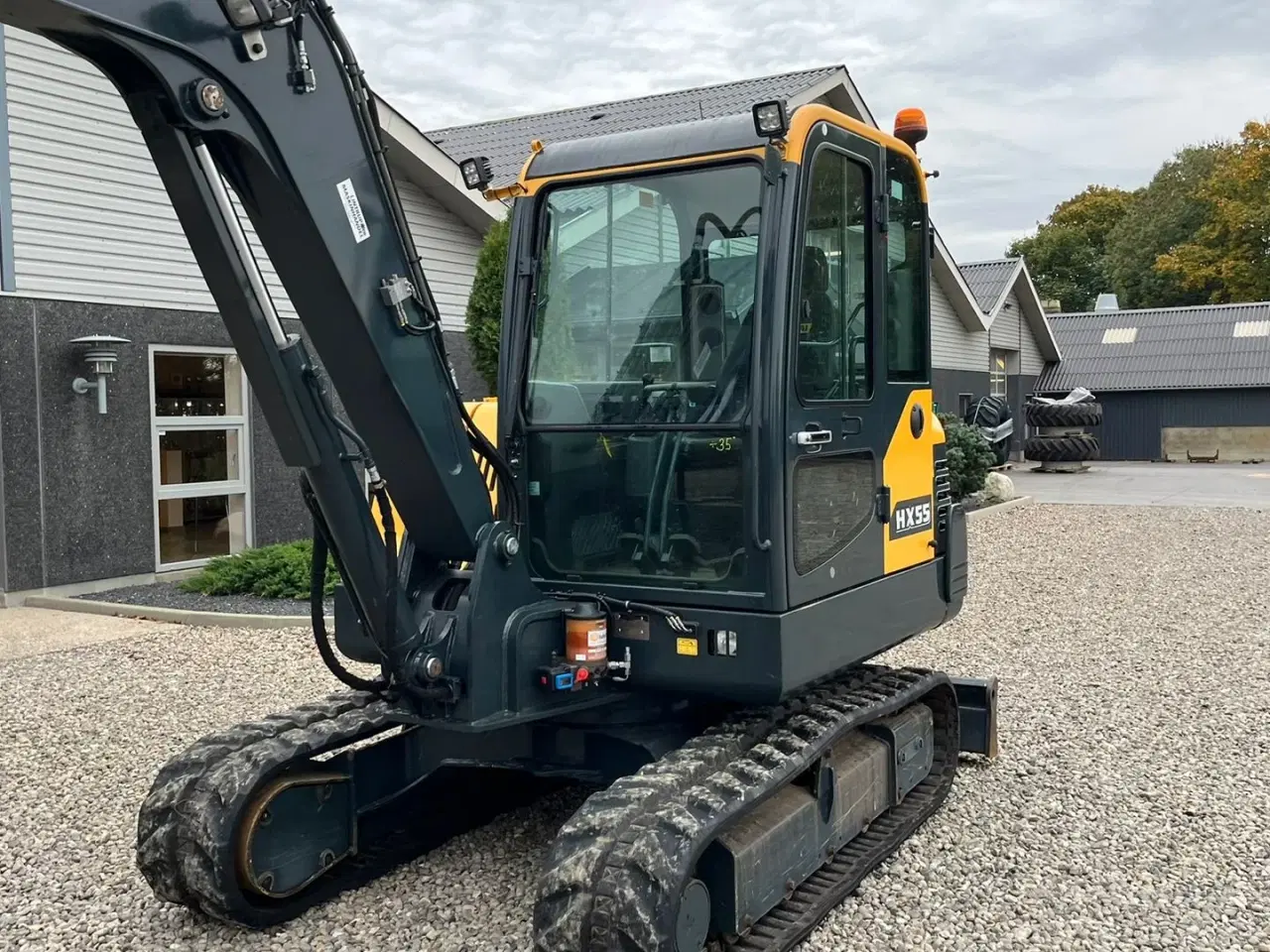 Billede 12 - Hyundai HX55 Med Hydrema skifte og centralsmørring og grab-klo på. Udlejes, også med forkøbsret.