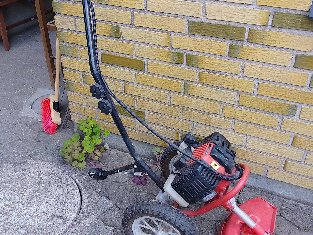 Billede 3 - Græstrimmer/buskrydder på hjul