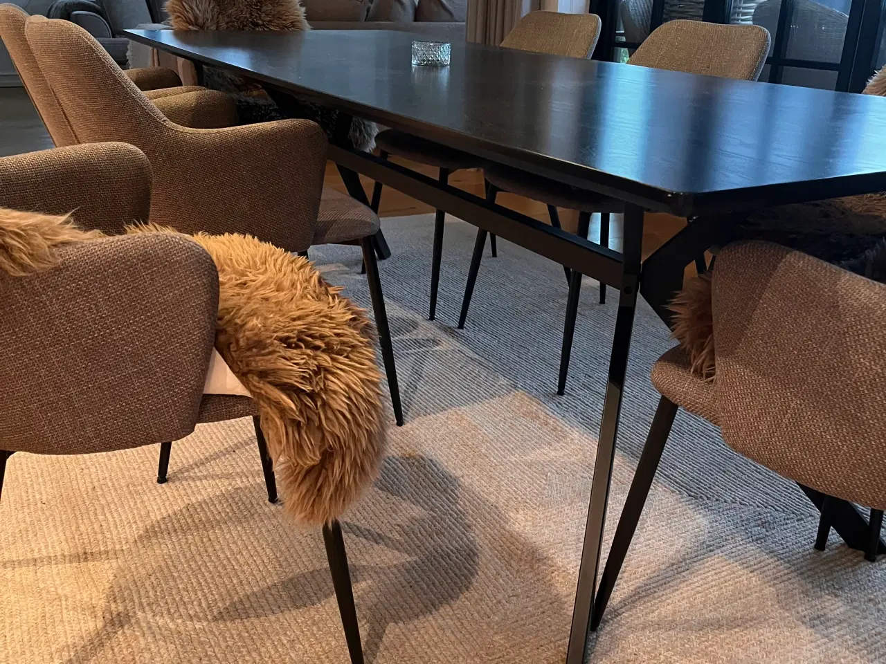 Billede 2 - Spisebord m. stole