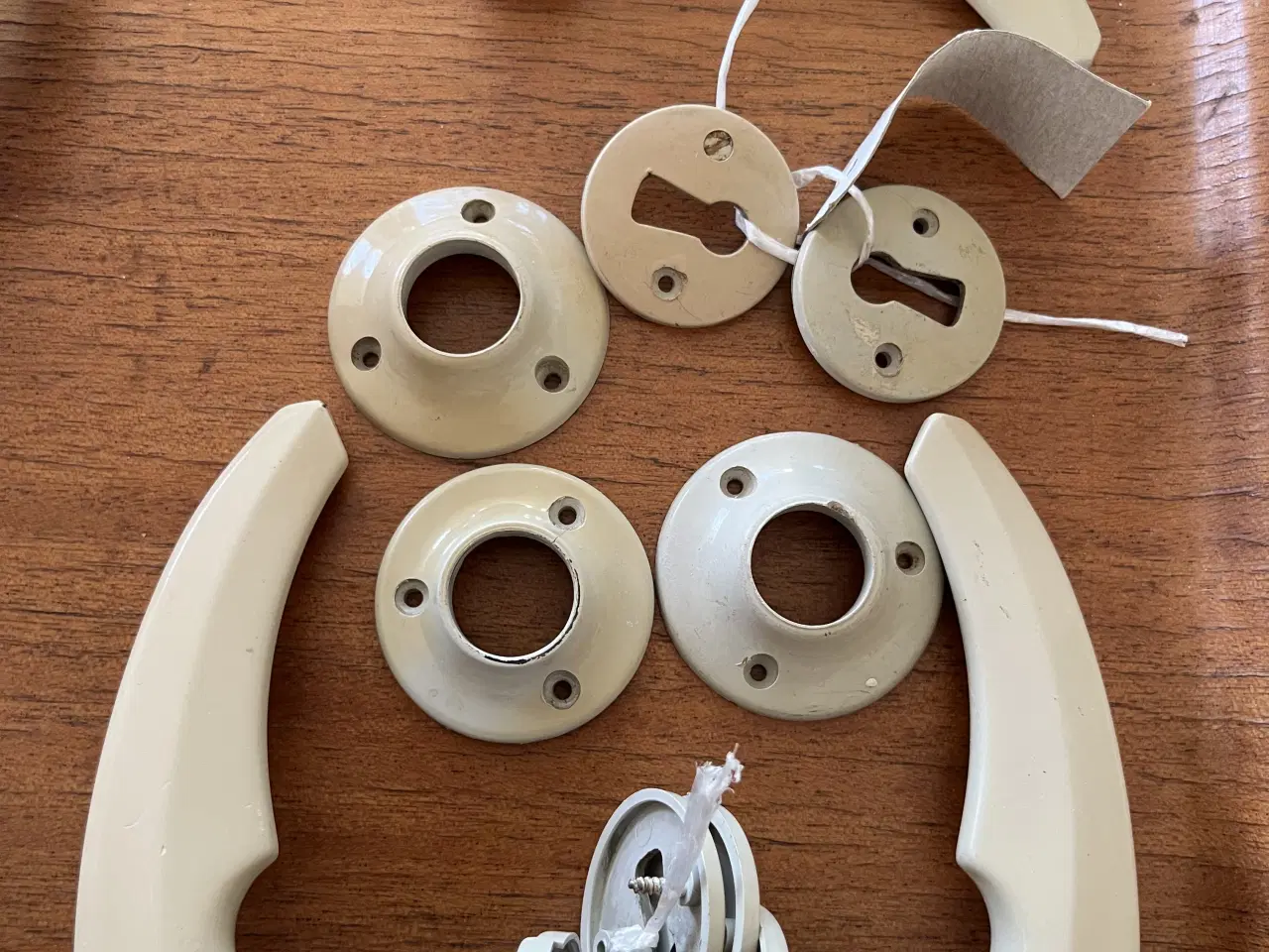 Billede 8 - Dørhåndtag/dørgreb- ældre i hård plast